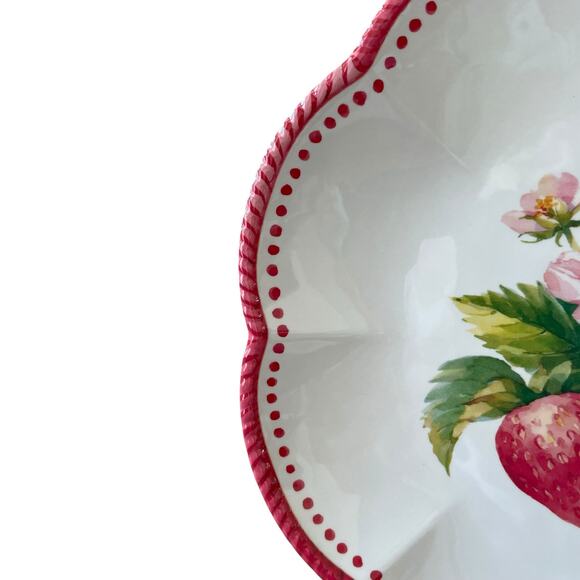 Summer Strawberry Melamine Dinner Plates 11in Set of 4 Scalloped Edge NEW - Picture 10 of 12